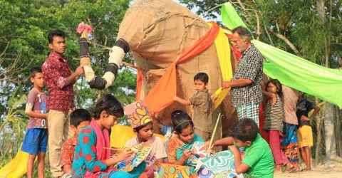 পাথরঘাটায় প্রস্তুতি চলছে মনি মন্ডলের ‘হাতির মেলা’র হাতি তৈরী