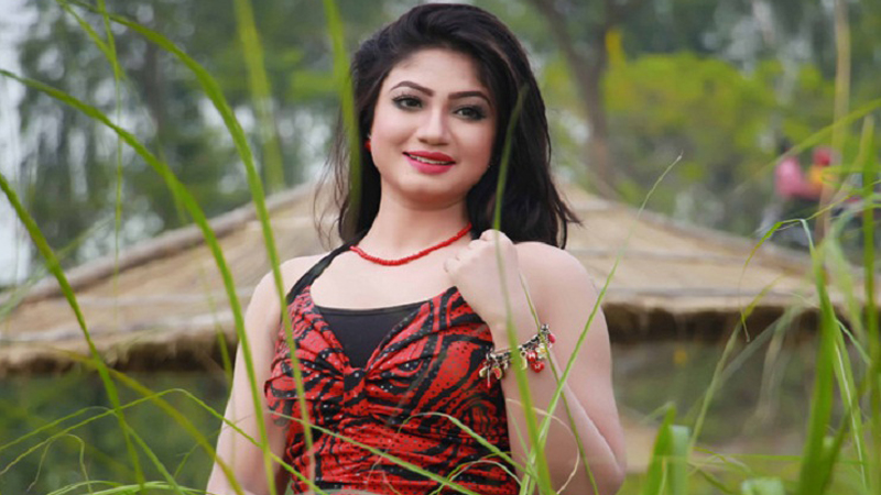 শাবনূর আপুকে দেখে অভিনয়ে এসেছিলামঃ আঁচল