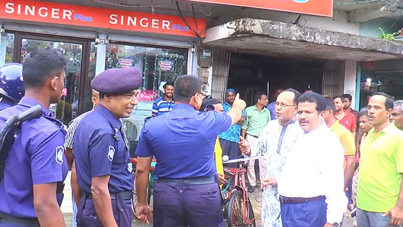 পুলিশের বাধায় বিএনপির বিক্ষোভ পণ্ড