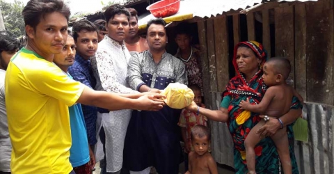 তালতলী উপজেলা ছাত্রলীগের ঈদ সামগ্রী বিতরণ