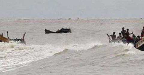 বঙ্গোপসাগরে ফের ট্রলার ডুবি ১৯ জেলে নিখোঁজ