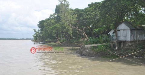 বামনায় শহর রক্ষা বাঁধের কাজ বন্ধ, জনমনে আতঙ্কে