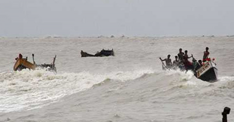 ২৪ ঘণ্টা সাগরে ভেসে থাকার পর ১৫ জেলে উদ্ধার