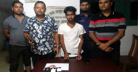 কুয়াকাটায় সাড়ে ৪শ’ পিস ইয়াবাসহ ব্যাবসায়ী আটক