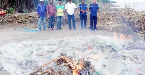 দশমিনায় কারেন্ট জাল পুড়িয়ে ধ্বংস