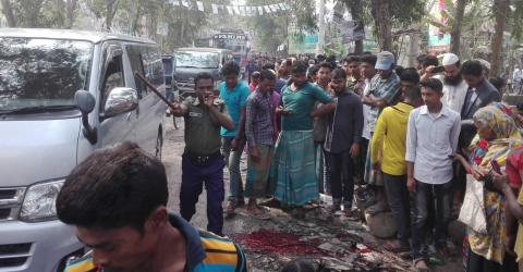 পটুয়াখালী মহা সড়কে বাস নিয়ন্ত্রণ হারিয়ে শিশু সহ ৩০ জন আহত