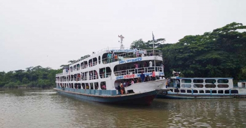 ৭ নম্বর সংকেতঃ বরগুনা থেকে সব ধরনের লঞ্চ চলাচল বন্ধ