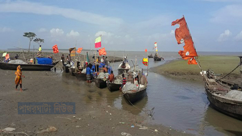 বলেশ্বরে অভিযান চালিয়ে ১৫ লক্ষ টাকার নিষিদ্ধ বাধা জালসহ ৩টি ট্রলার আটক