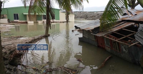 <small>ঘূর্নিঝড় ফনির আঘাত</small>  তালতলীতে শতাধিক কাঁচা ঘরবাড়ী বিধ্বস্ত ও জলচ্ছাসে নিম্নাঞ্চল প্লাবিত