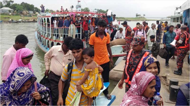 ঈদ শেষে গন্তব্যে ফিরছেন পাথরঘাটার কর্মজীবীরা / ছবিঃ সংগ্রহীত