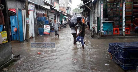 পাথরঘাটায় বৃষ্টি হলেই ডুবে যায় পৌরশহর!