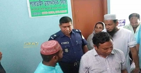 পাথরঘাটায় ১২ প্রতিষ্ঠানকে জরিমানা, সিলগালা ১