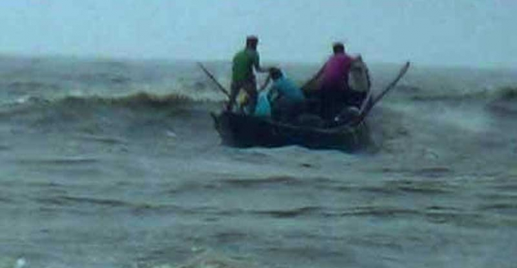 ‘বুলবুল’র তাণ্ডবে ট্রলার থেকে জেলে পড়ে নিখোঁজ