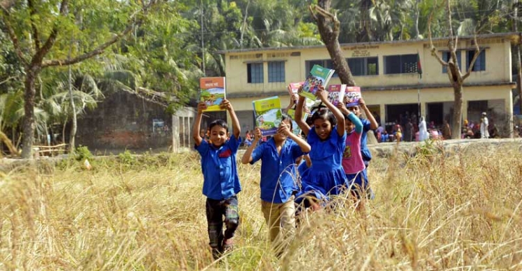 মঠবাড়িয়ায় রাত পোহালেই ৭০৬৪৭ জন শিক্ষার্থী পাবে বিনা মূল্যে নতুন বই