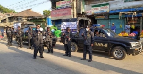 বরগুনায় করোনা সচেতনতায় র‍্যাবের মাইক প্রচার ও টহল