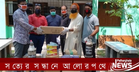 পাথরঘাটা স্বাস্থ্য কমপ্লেক্সে সুলতানা নাদিরা এমপির জরুরী রসদ সরবরাহ