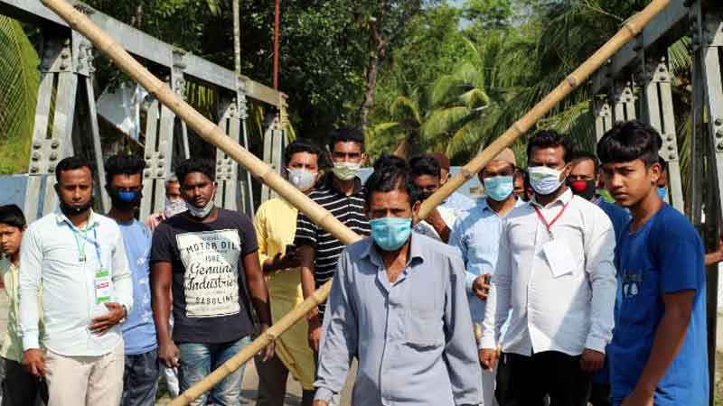 ভান্ডারিয়ায় করোনা সংক্রমণ ঠেকাতে প্রবেশের পথ বন্ধ করে দিলো গ্রামবাসী