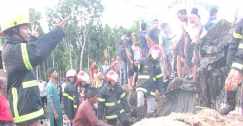 মুলাদী আগুনে ব্যবসা প্রতিষ্ঠান পুরে কোটি টাকার ক্ষতি