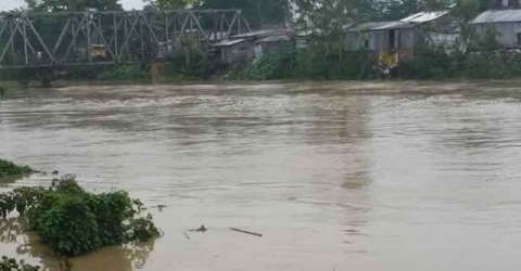 বিপদসীমার ওপর বইছে নদীর পানি