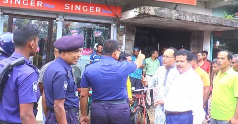 ঝালকাঠিতে পুলিশের বাধায় বিএনপির বিক্ষোভ, সমাবেশ পণ্ড