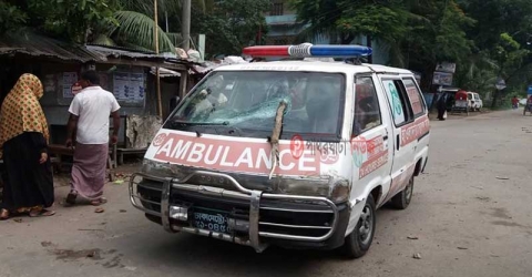 অ্যাম্বুলেন্স ভাংচুরের প্রতিবাদে বরগুনায় সার্ভিস বন্ধ