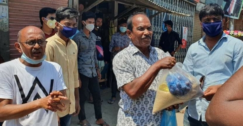 ছাত্রলীগ নেতা এনামুল হোসাইনে সহযোগিতা পেলো ৩’শ বেকার দিন মজুর ও হতদরিদ্ররা