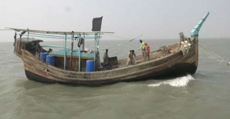 তিন দিন সাগরে ভেসে থাকার পরে পাথরঘাটার ১৭ জেলে ট্রলারসহ উদ্ধার