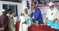 বঙ্গবন্ধুর শাহাদাত বার্ষিকীতে পাথরঘাটায় শিক্ষার্থীদের মাঝে বস্ত্র বিতরণ